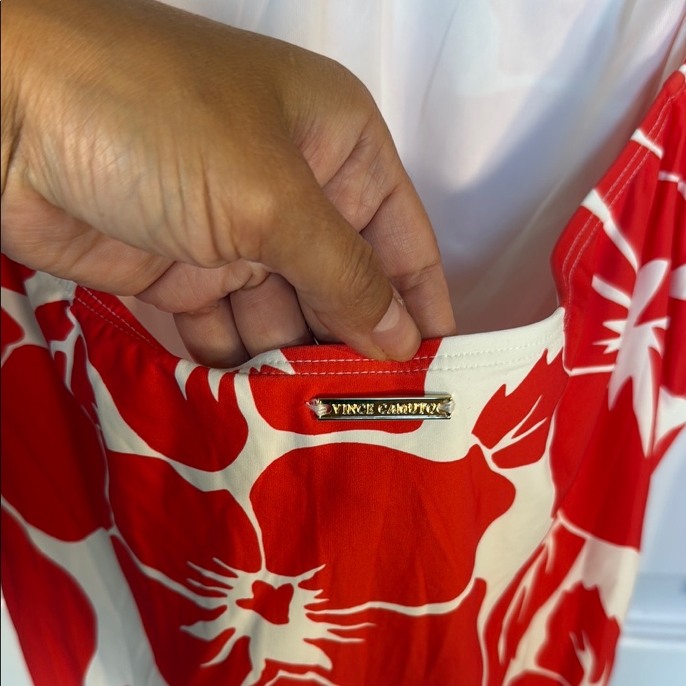 Vince Camuto Red Floral Rash guard Swim 🌺 - Picture 6 of 7
